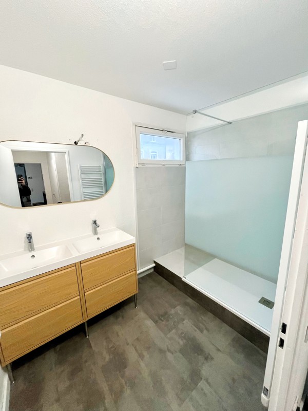 Rénovation salle de bain - transformation baignoire en douche avec receveur 